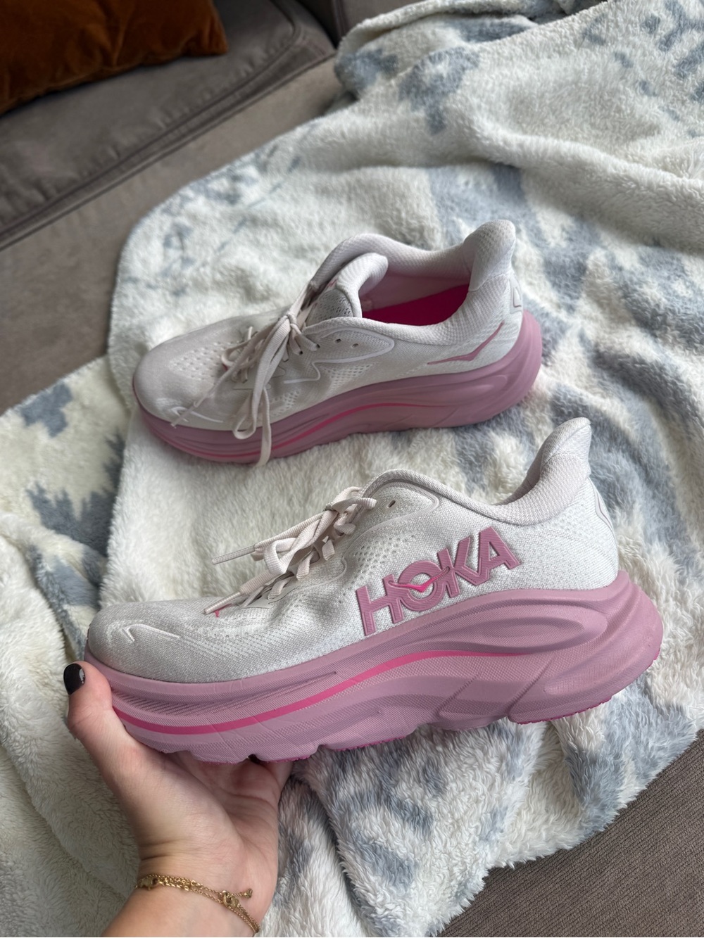 HOKA women Clifton 10 Running Shoes - Size 7.5 - Picture 6 of 11